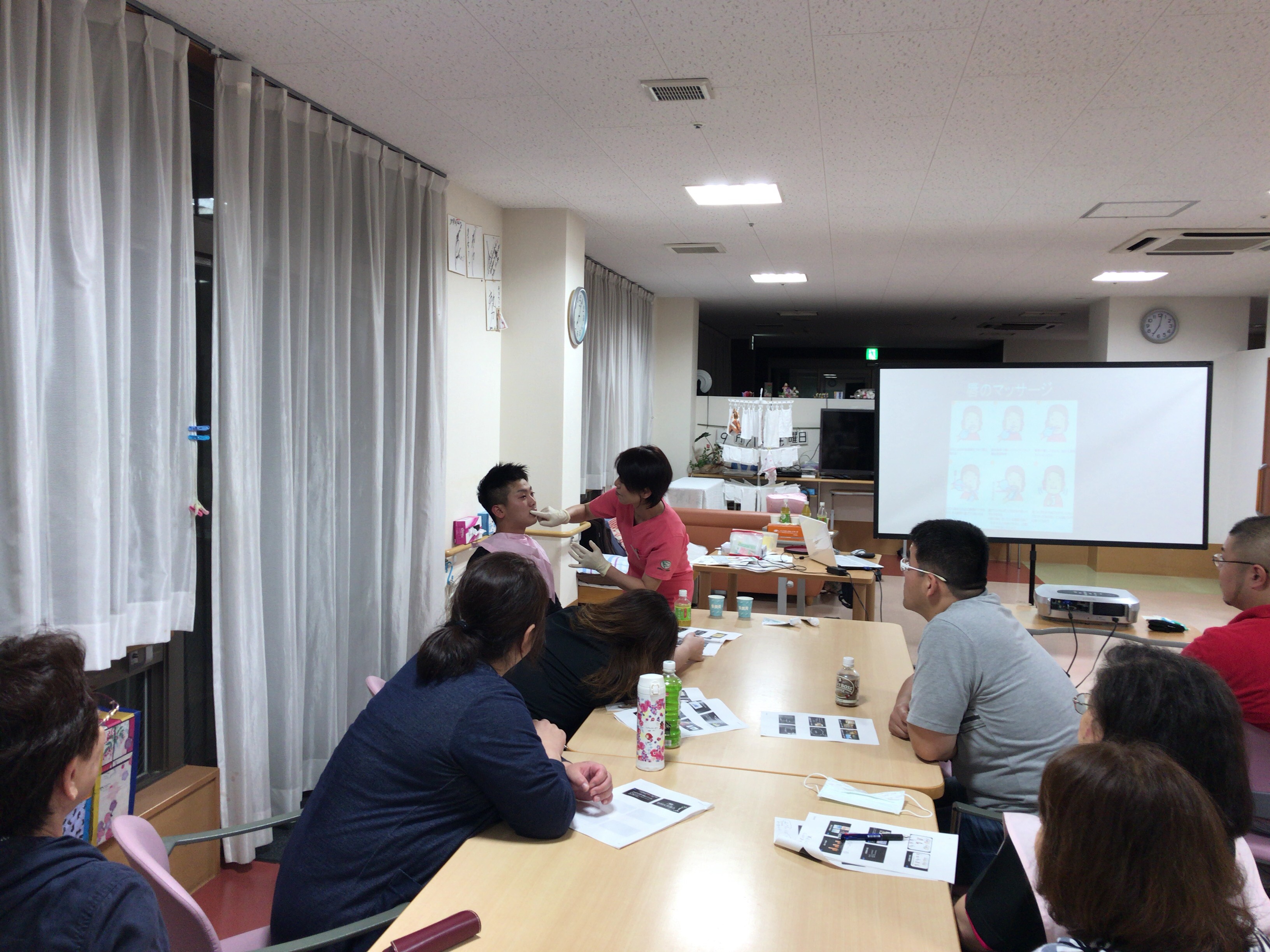 福岡市早良区の「有料老人ホーム　あすなろ」様にて、口腔ケア・摂食嚥下の勉強会を行いました。